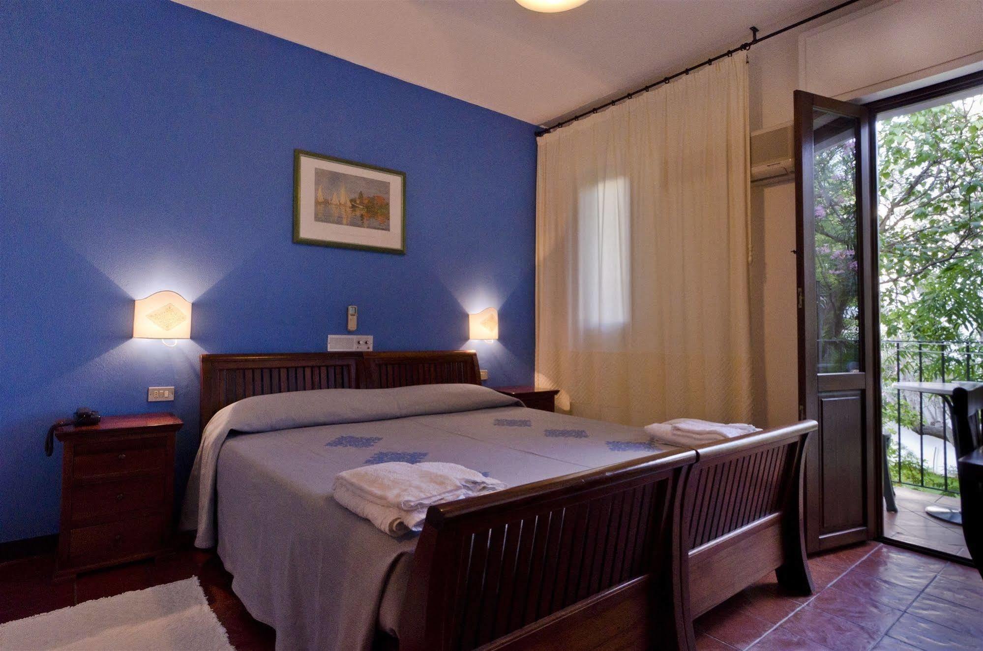 Hotel Santa Maria Santa Maria Navarrese Buitenkant foto