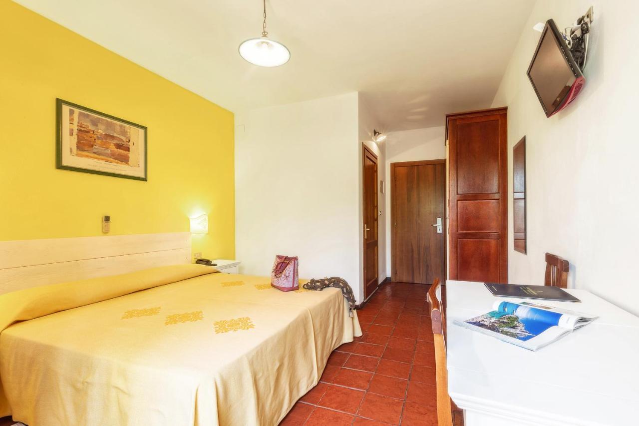 Hotel Santa Maria Santa Maria Navarrese Buitenkant foto
